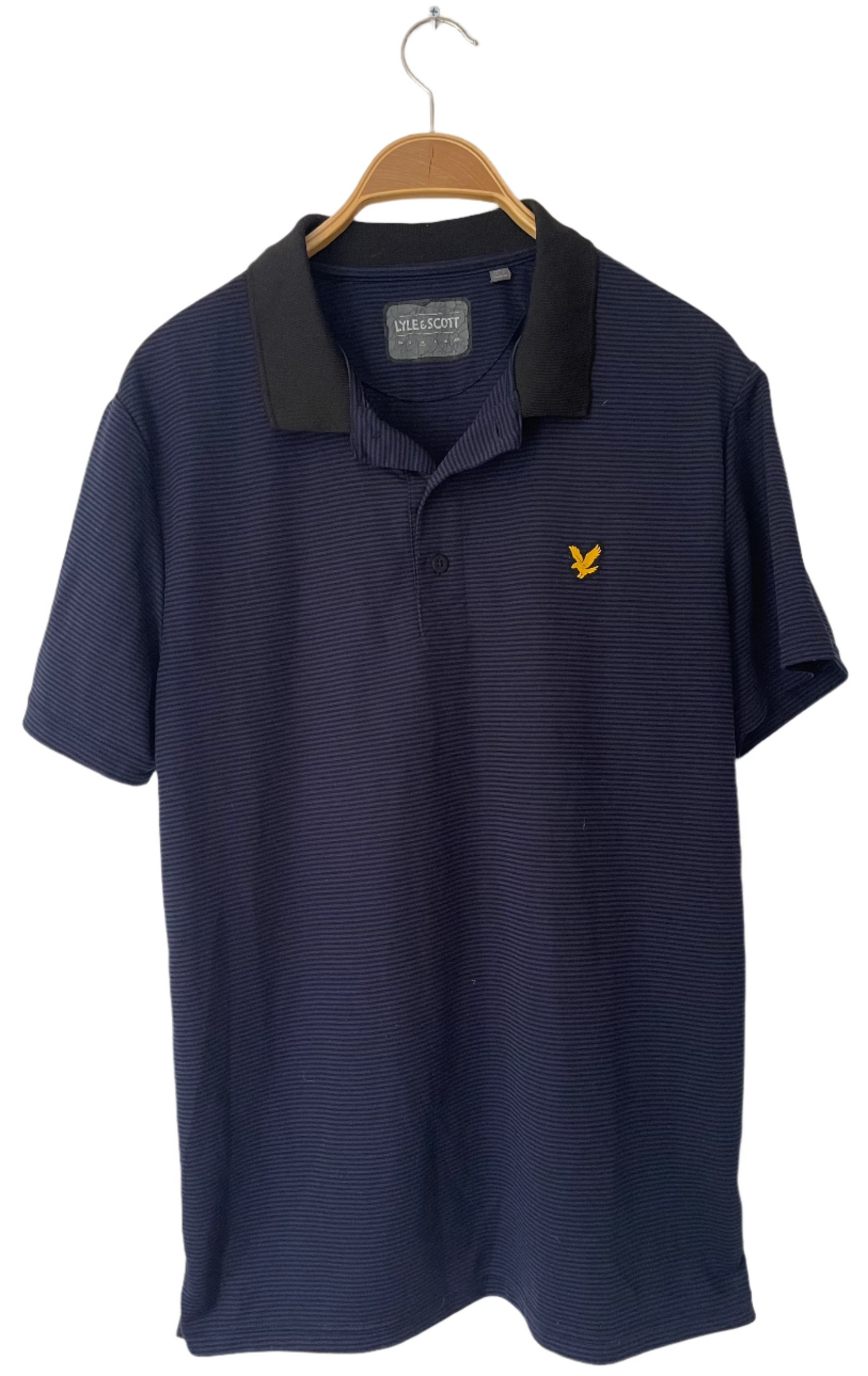 Polo de rayas azules y negras de Lyle and Scott (M)